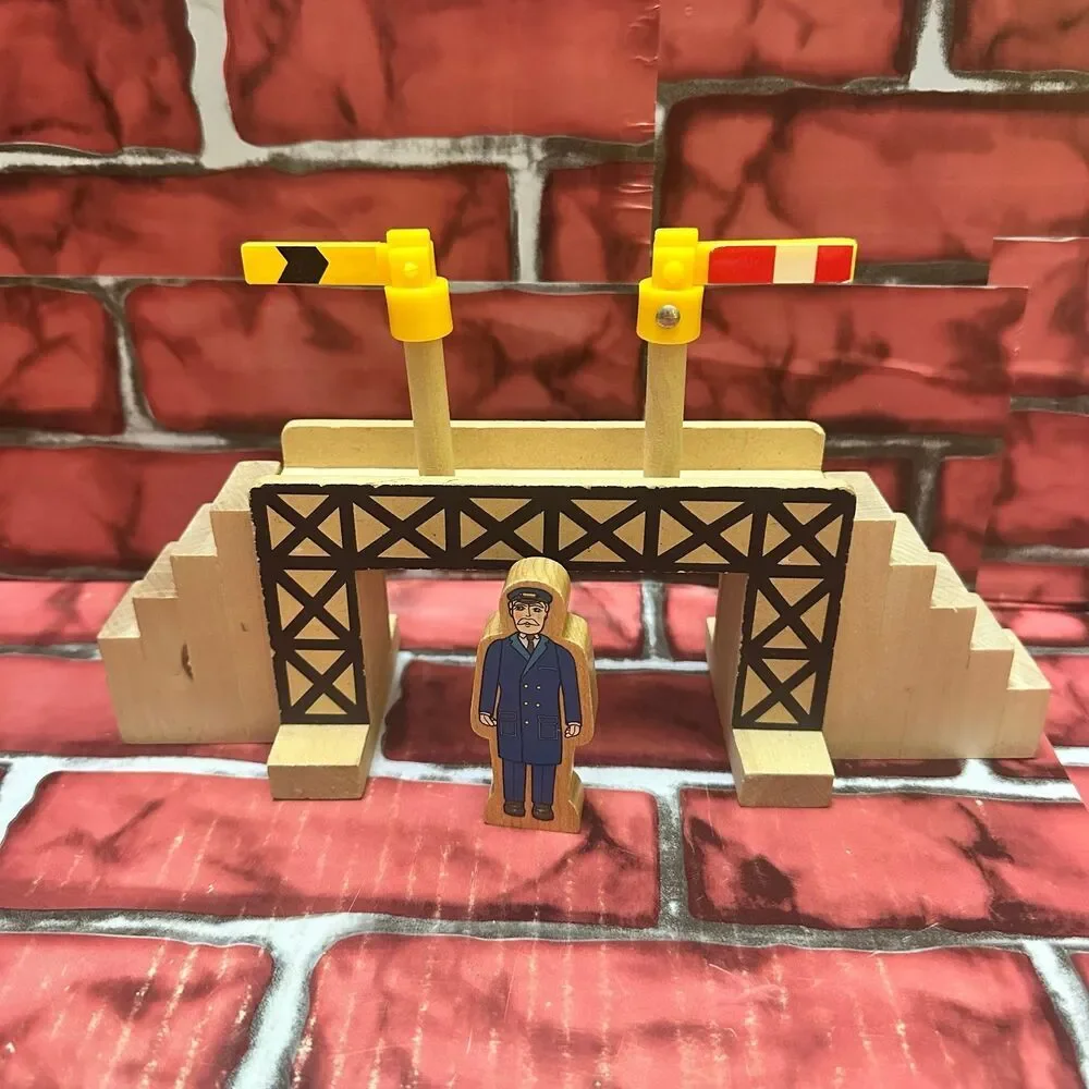 Thomas & Friends Wooden Train Signal Bridge with Figure